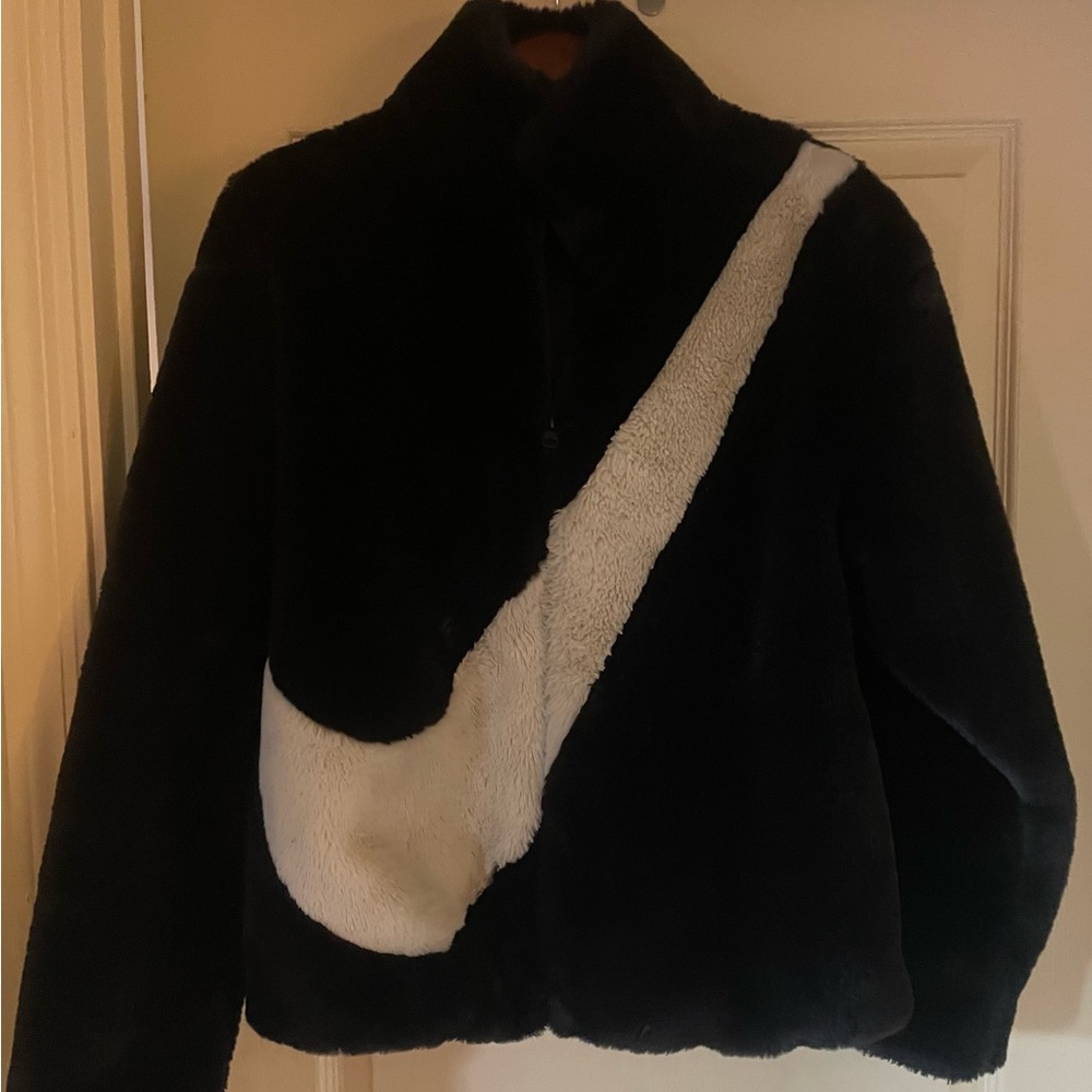 Nike Faux Fur Swoosh Jacket Size - Picture 5 of 6